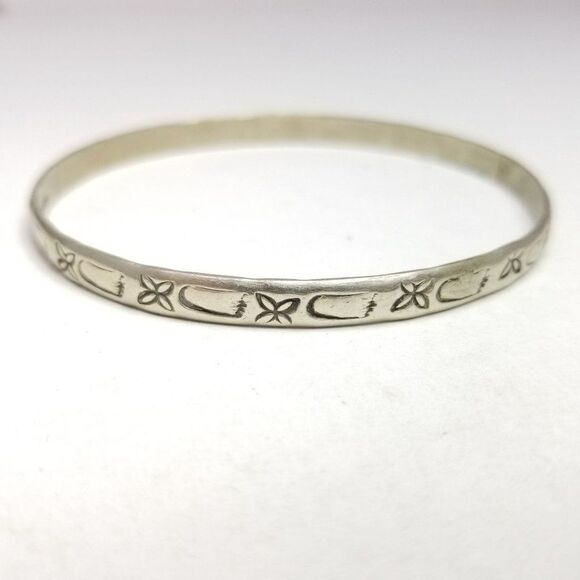 Vintage Silver Tone Hammered Floral Design Bangle Bracelet, Skinny Stacking - Picture 1 of 8
